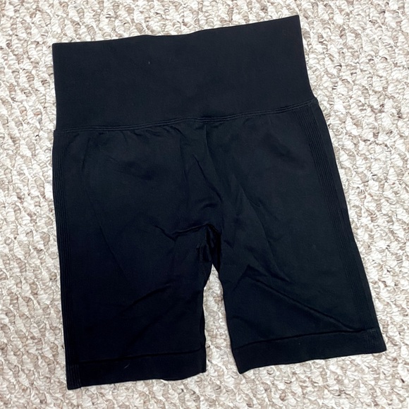 2 for $20 or 5 for $40
AMAZON SPANDEX SHORTS - MEDIUM - Picture 1 of 3